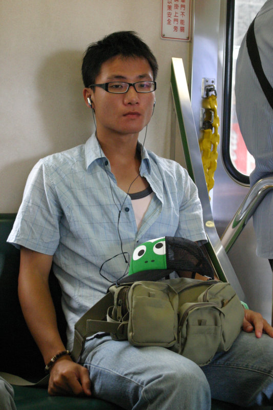 台灣鐵路旅遊攝影電車-區間車旅客特寫2005攝影照片134